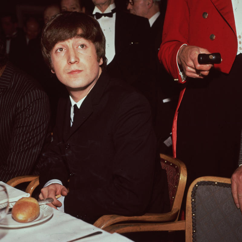John Lennon Jamie Foxx, Nelson Mandela, John Lennon, Steve Jobs, Eric Clapton, Kelly Preston, Frances McDormand, Sarah McLachlan, Ray Liotta, Skrillex, Ric Flair, Marilyn Monroe, Nicole "Snooki" Polizzi, Bill Clinton, Lance Armstrong
