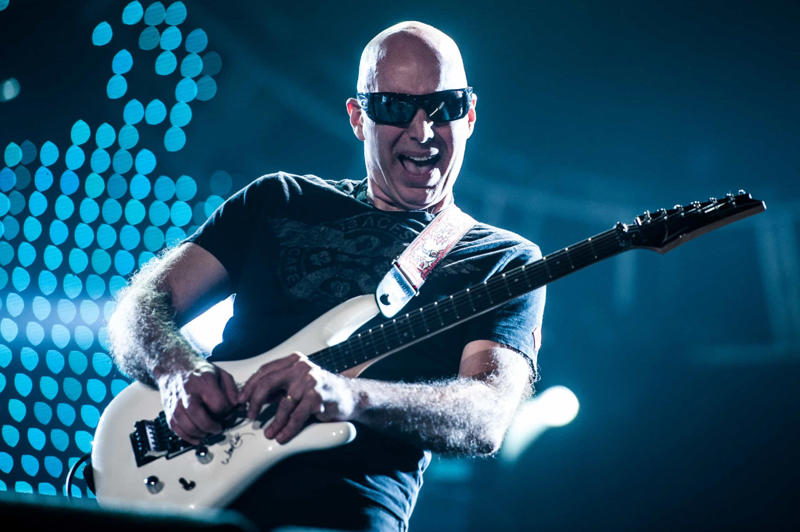 Joe Satriani Jeff Beck (1944 - 2023), Jimi Hendrix (1942–1970), Eric Clapton, Brian May, Angus Young, Keith Richards, Frank Zappa (1940–1993), Prince (1958–2016), B.B. King (1925–2015), Duane Allman (1946–1971), David Gilmour, Stevie Ray Vaughn (1954–1990), Hank Marvin, Robert Fripp, Joe Satriani