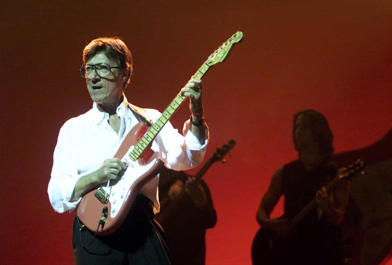 Hank Marvin Jeff Beck (1944 - 2023), Jimi Hendrix (1942–1970), Eric Clapton, Brian May, Angus Young, Keith Richards, Frank Zappa (1940–1993), Prince (1958–2016), B.B. King (1925–2015), Duane Allman (1946–1971), David Gilmour, Stevie Ray Vaughn (1954–1990), Hank Marvin, Robert Fripp, Joe Satriani