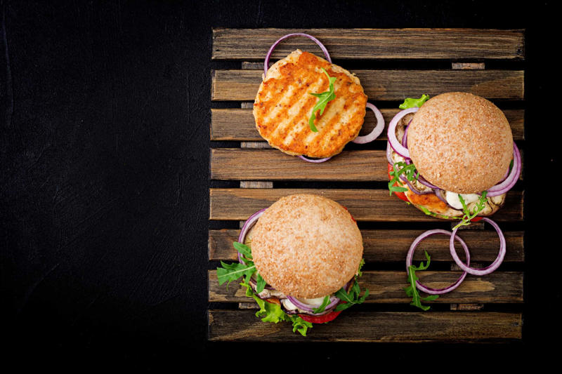 Caribbean-style burger, Southern BBQ pork burger, Teriyaki burger with grilled pineapple, Chimichurri burger, Black bean burger, Filled burger, Beetroot burger, Tuna burger, Thai burger with peanut sauce, Muffin-tin burger, Turkey burger with guacamole, Portobello burger, Turkey chili burger, Fish and shrimps burger, Chickpeas burger, Meat and seafood burger
