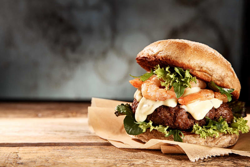 Caribbean-style burger, Southern BBQ pork burger, Teriyaki burger with grilled pineapple, Chimichurri burger, Black bean burger, Filled burger, Beetroot burger, Tuna burger, Thai burger with peanut sauce, Muffin-tin burger, Turkey burger with guacamole, Portobello burger, Turkey chili burger, Fish and shrimps burger, Chickpeas burger, Meat and seafood burger