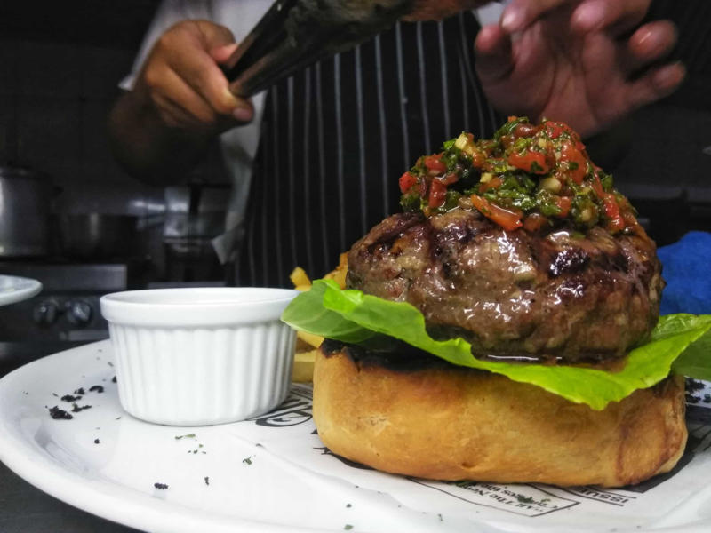Caribbean-style burger, Southern BBQ pork burger, Teriyaki burger with grilled pineapple, Chimichurri burger, Black bean burger, Filled burger, Beetroot burger, Tuna burger, Thai burger with peanut sauce, Muffin-tin burger, Turkey burger with guacamole, Portobello burger, Turkey chili burger, Fish and shrimps burger, Chickpeas burger, Meat and seafood burger