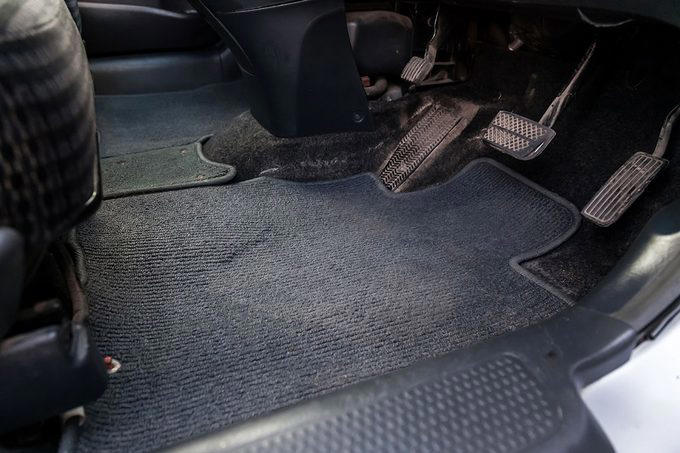 Avoid Eating or Drinking in the Car, Wipe Up Spills as Soon as They Happen, Keep Cleaning Supplies in the Car, Manage Trash, Vacuum the Car Interior Weekly, Use Floor Mats, Avoid Clutter, Use Idling Time Proactively, Watch What Passengers Bring Into the Car, Avoid Smoking, Clean the Exterior Too, Maintain a Cleaning Routine, About the Experts