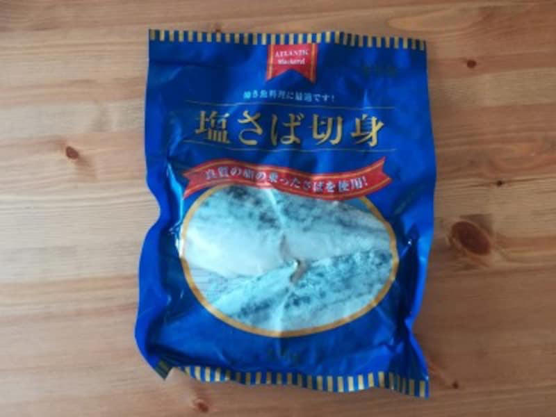 【業務スーパーの冷凍魚のおすすめポイント】大容量でコスパ最強！, 【業務スーパーの冷凍魚のおすすめポイント】切り身で保存期間が長く、冷凍庫に常備しておける！, 【業務スーパーの冷凍魚のおすすめポイント】骨なし魚でラクラク調理できてかんたん！ 家事の時短に, 業務スーパーの冷凍魚「骨とりサワラ」の内容量・値段, 業務スーパーの冷凍魚「骨とりサワラ」のカロリー・栄養成分, 業務スーパーの冷凍魚「骨とりサワラ」の賞味期限, 業務スーパーの冷凍魚「骨とりサワラ」の解凍方法, 業務スーパーの冷凍魚「骨とりサワラ」の味わいレビュー, レシピ1：サワラの照り焼き, レシピ2：サワラのみそ焼き, 業務スーパーの冷凍魚「塩さば切身」の内容量・値段, 業務スーパーの冷凍魚「塩さば切身」の原材料・原産国, 業務スーパーの冷凍魚「塩さば切身」のカロリー・栄養成分（目安）, 業務スーパーの冷凍魚「塩さば切身」の賞味期限, 業務スーパーの冷凍魚「塩さば切身」の解凍方法, 業務スーパーの冷凍魚「塩さば切身」の味わいレビュー, 業務スーパーの冷凍魚「トロサーモン」の内容量・値段,  業務スーパーの冷凍魚「トロサーモン」の原材料・原産国, 業務スーパーの冷凍魚「トロサーモン」のカロリー・栄養成分表示（推定値）, 業務スーパーの冷凍魚「トロサーモン」の賞味期限, 業務スーパーの冷凍魚「トロサーモン」の解凍方法, 業務スーパーの冷凍魚「トロサーモン」の味は魅力的, レシピ1：サーモンオープンサンド, レシピ2：サーモンサラダ, レシピ3：サーモン丼, 【業務スーパーの冷凍魚のおすすめ】「骨とり赤魚 切身」, 【業務スーパーの冷凍魚のおすすめ】「骨とりタラ切身」, 【業務スーパーの冷凍魚のおすすめ】「カナダわかさぎ」, 【業務スーパーの冷凍魚のおすすめ】「フライパンで調理ができる真ほっけ」, 業務スーパーの「冷凍魚」はまずい？おいしい？, 業務スーパーの「冷凍魚」は煮付けも作れる？,  業務スーパーの「冷凍魚」は国産が少ないけれど安全性は？, 業務スーパーの「冷凍魚」は電子レンジで解凍もできる？, 業務スーパーの冷凍魚「ティラピア」は売ってる？