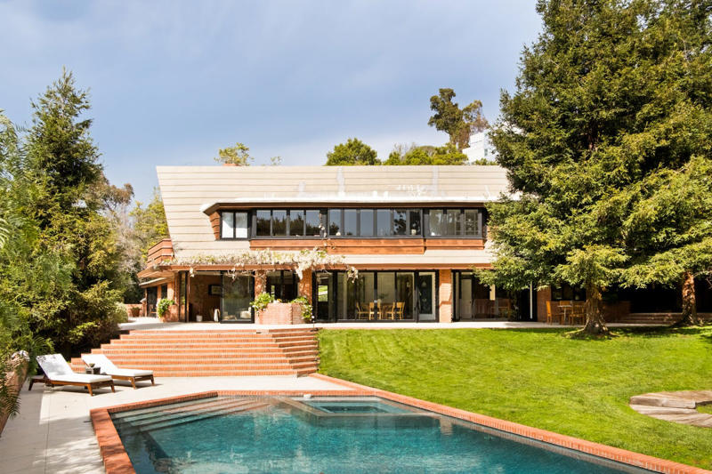 An Apartment in The Big Apple , A Mayan Marvel, The Bel-Air Abode, Laguna Beach Beauty, Beverly Hill Home, Pacific Palisades Pads, Her Pinterest Place, A Tucson Retreat