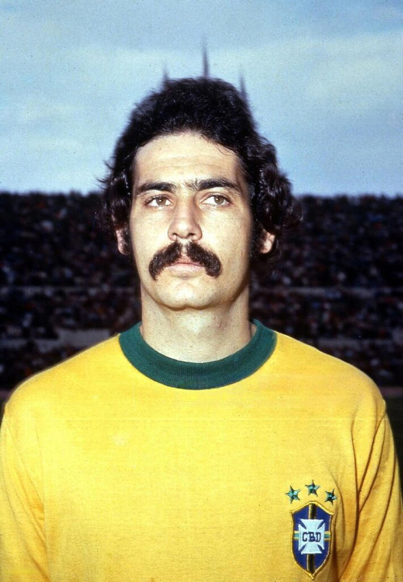 15. Rivelino, 12. Ángel Di María, 11. Jay-Jay Okocha, 10. Neymar, 9. Garrincha, 8. George Best, 7. Ronaldo Nazário (R9), 6. Zinedine Zidane, 5. Ronaldinho, 4. Johan Cruyff, 3. Diego Maradona