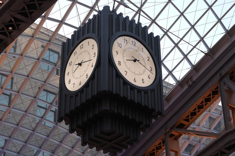A monumental clock, Jeff Bezos, the great investor, The construction of the clock, Danny Hillis, the mastermind, Hillis resume, Long Now Foundation, An organization that fosters long-term thinking, 'The Clock of The Long Now', Where is it being built?, What is it made of?, Solar energy, Sunlight: time settings, Will time corrode it?, The perfect spot of a clock, The ticking of the clock, The big question, The answer is reflection, Philosophical questions, Danny Hillis statement on the Foundation page, Art and science