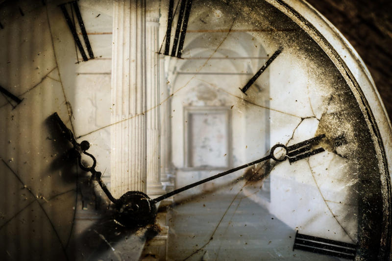 A monumental clock, Jeff Bezos, the great investor, The construction of the clock, Danny Hillis, the mastermind, Hillis resume, Long Now Foundation, An organization that fosters long-term thinking, 'The Clock of The Long Now', Where is it being built?, What is it made of?, Solar energy, Sunlight: time settings, Will time corrode it?, The perfect spot of a clock, The ticking of the clock, The big question, The answer is reflection, Philosophical questions, Danny Hillis statement on the Foundation page, Art and science