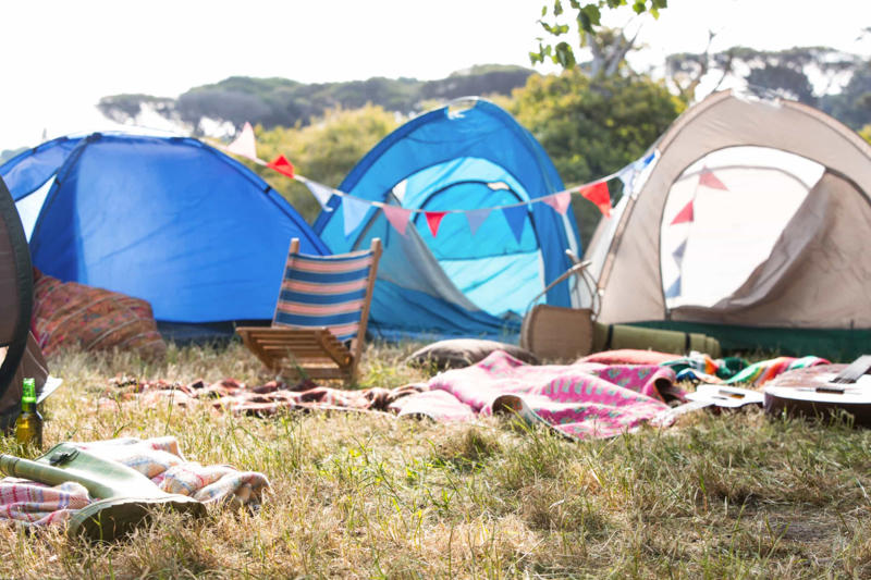 If you’re camping at the festival, make your campsite feel like home Check the weather, If you need a hotel room, book immediately after buying your ticket, Plan and try on all your outfits at home, Pack up the car the night before, Use public transportation if possible, Invest in a portable charger, Don’t bring anything you wouldn’t want stolen, Take wet wipes, Establish a meeting point inside the festival, Drink a lot of water, Be nice to the staff, Buy your merch on the first day, Try something new, Live in the moment