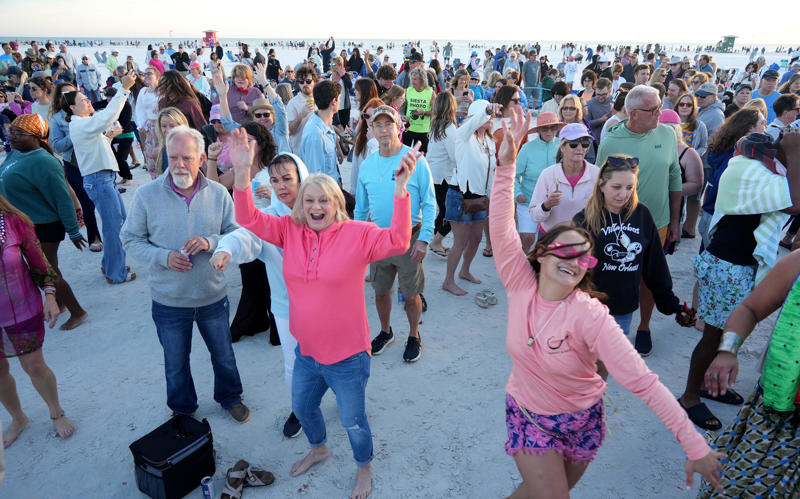 Bayfront Park , The Bay Park/Van Wezel Performing Arts Hall, City Island, Lido Beach , Marie Selby Botanical Gardens, The Ringling, Sarasota Opera House, Siesta Key Beach, St. Armands Circle, University Town Center/Nathan Benderson Park