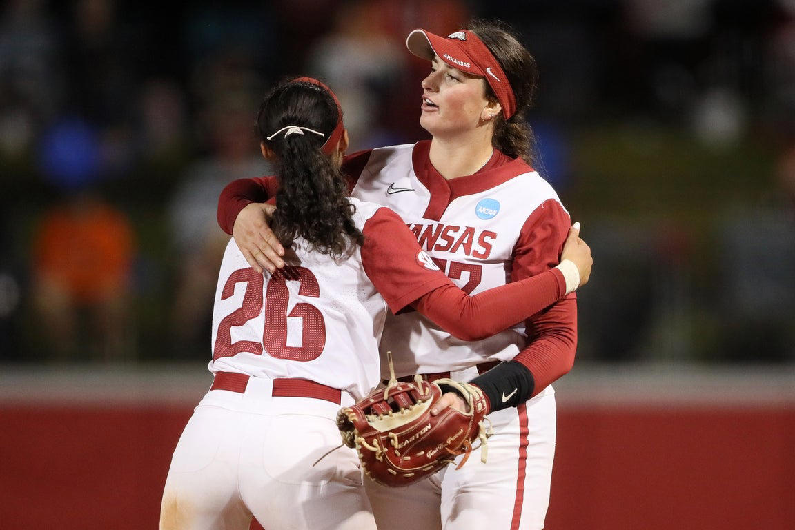 Amazing photos from Sunday at the 2025 college women's softball tournament