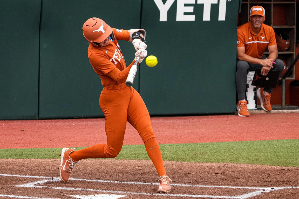 Amazing photos from Sunday at the 2025 college women's softball tournament