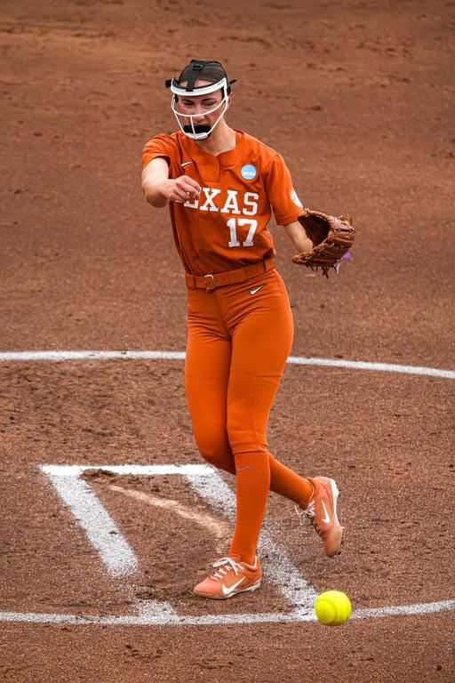 Amazing photos from Sunday at the 2025 college women's softball tournament