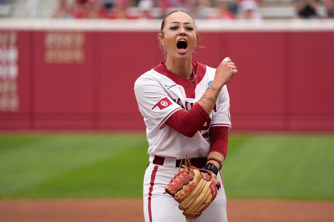 Amazing photos from Sunday at the 2025 college women's softball tournament