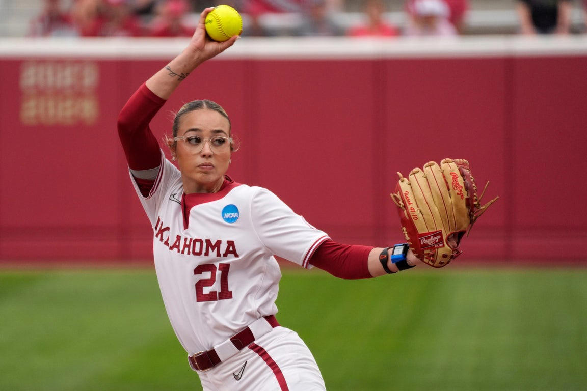Amazing photos from Sunday at the 2025 college women's softball tournament