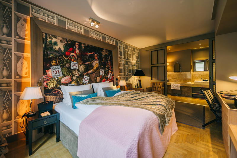 1. Four Seasons Hotel Gresham Palace , 2. Párisi Udvar Hotel , 3. W Budapest hotel, 4. Corinthia Hotel Budapest , 5. Brody House, 6. Aria Hotel , 7. Kempinski Hotel Corvinus , 8. Baltazár Boutique Hotel , 9. Maverick Downtown, 10. MEININGER Budapest Great Market Hall