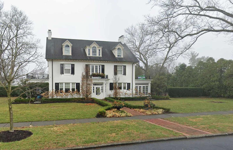 Taylor Swift's homes: from Nashville to New York City, In her billionaire era, Where did Taylor Swift grow up?, Taylor Swift's childhood home on a Christmas tree farm, Taylor Swift's childhood bedroom, Taylor Swift's teenage family home, Taylor Swift's first apartment in Nashville, Taylor Swift's Cape Cod-style home in Beverly Hills, Taylor Swift's grand Nashville estate, Taylor Swift's mid-century modern home in Los Angeles, Taylor Swift's coastal estate in Massachusetts, Taylor Swift's Rhode Island beach mansion, Taylor Swift's Tribeca penthouses, Taylor Swift's landmark Los Angeles mansion, Taylor Swift's Cornelia Street rental in New York City, Taylor Swift's Tribeca townhouse, Taylor Swift's fourth Tribeca apartment, Embracing a slower pace of life