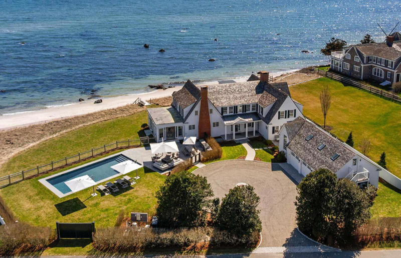 Taylor Swift's homes: from Nashville to New York City, In her billionaire era, Where did Taylor Swift grow up?, Taylor Swift's childhood home on a Christmas tree farm, Taylor Swift's childhood bedroom, Taylor Swift's teenage family home, Taylor Swift's first apartment in Nashville, Taylor Swift's Cape Cod-style home in Beverly Hills, Taylor Swift's grand Nashville estate, Taylor Swift's mid-century modern home in Los Angeles, Taylor Swift's coastal estate in Massachusetts, Taylor Swift's Rhode Island beach mansion, Taylor Swift's Tribeca penthouses, Taylor Swift's landmark Los Angeles mansion, Taylor Swift's Cornelia Street rental in New York City, Taylor Swift's Tribeca townhouse, Taylor Swift's fourth Tribeca apartment, Embracing a slower pace of life