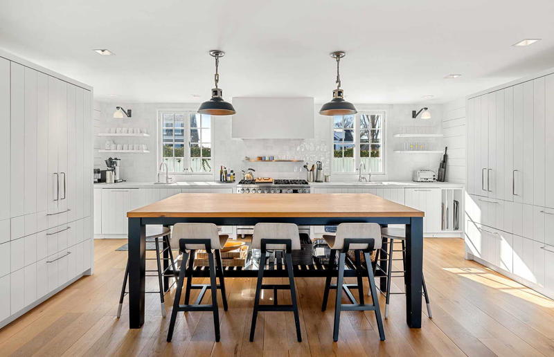 Taylor Swift's homes: from Nashville to New York City, In her billionaire era, Where did Taylor Swift grow up?, Taylor Swift's childhood home on a Christmas tree farm, Taylor Swift's childhood bedroom, Taylor Swift's teenage family home, Taylor Swift's first apartment in Nashville, Taylor Swift's Cape Cod-style home in Beverly Hills, Taylor Swift's grand Nashville estate, Taylor Swift's mid-century modern home in Los Angeles, Taylor Swift's coastal estate in Massachusetts, Taylor Swift's Rhode Island beach mansion, Taylor Swift's Tribeca penthouses, Taylor Swift's landmark Los Angeles mansion, Taylor Swift's Cornelia Street rental in New York City, Taylor Swift's Tribeca townhouse, Taylor Swift's fourth Tribeca apartment, Embracing a slower pace of life