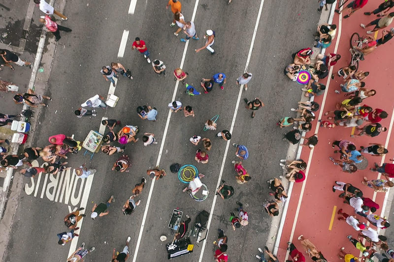 The perfect hiding place A disaster scenario, Less than a century, A collapse of society, Seven to eight decades, A general scarcity, Unmet needs, Everyone dies, From growth to decline, The effects of a disappearance