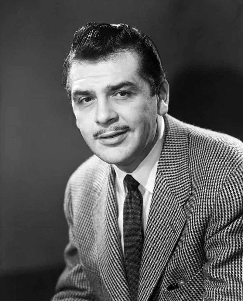 Ernie Kovacs (1919-1962) Frank Sinatra (1915-1998), William S. Burroughs (1914-1997), Bela Lugosi (1882-1956), Elizabeth Taylor (1932-2011), John F. Kennedy (1917-1963), Ernie Kovacs (1919-1962), Wild Bill Hickok (1837-1876), Miles Davis (1926-1991), Harry Houdini (1874-1926), Tony Curtis (1925-2010), Sandra West (1939-1977), Humphrey Bogart (1899-1957), Alexander McQueen (1969-2010), Tiny Tim (1932-1996)