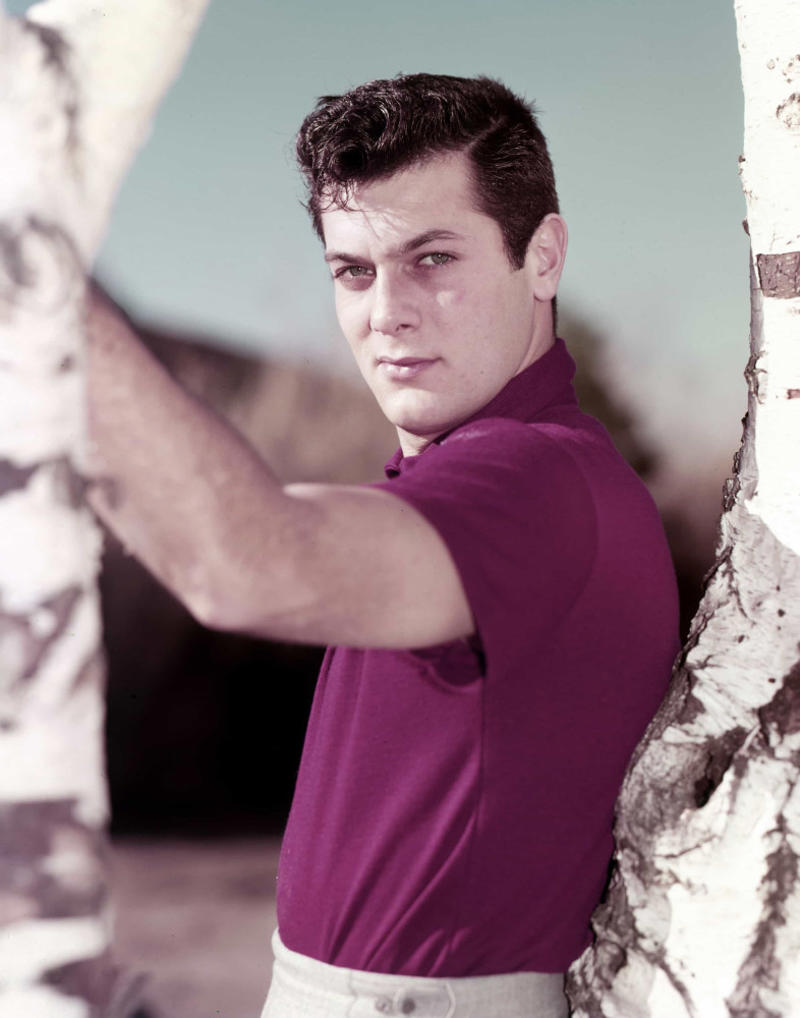 Tony Curtis (1925-2010) Frank Sinatra (1915-1998), William S. Burroughs (1914-1997), Bela Lugosi (1882-1956), Elizabeth Taylor (1932-2011), John F. Kennedy (1917-1963), Ernie Kovacs (1919-1962), Wild Bill Hickok (1837-1876), Miles Davis (1926-1991), Harry Houdini (1874-1926), Tony Curtis (1925-2010), Sandra West (1939-1977), Humphrey Bogart (1899-1957), Alexander McQueen (1969-2010), Tiny Tim (1932-1996)