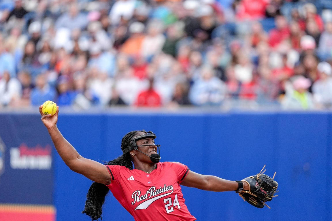 Fantastic softball photos from Thursday at the Women's College World Series