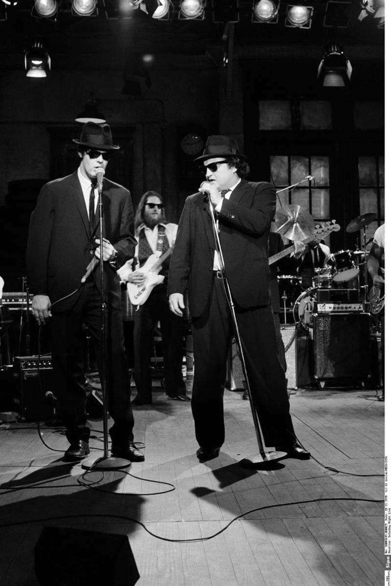 Dan Aykroyd and John Belushi Keanu Reeves, Ricky Gervais, Hugh Laurie, Juliette Lewis, Miley Cirus, Jennifer Love Hewitt, Robert Pattinson, Nicole Kidman, Ryan Gosling, Penélope Cruz, Salma Hayek, Don Johnson, Clint Eastwood, Leighton Meester, Hilary Duff, Steve Martin, Kevin Costner, David Hasselhof, Patrick Swayze, Jamie Foxx, Bruce Willis, Jack Black, Jessica Pimentel, Jeff Daniels, John Travolta, Steven Seagal, Jada Pinkett-Smith, Dan Aykroyd and John Belushi, Telly Savalas, Joel Grey, Robert Mitchum