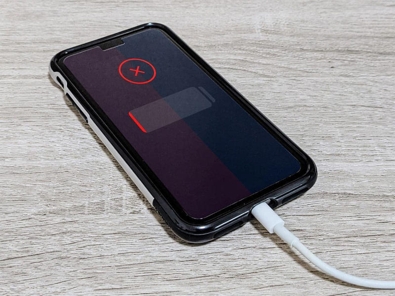 スマホの本体が過熱しすぎる, 充電ケーブルをスマホに差しっぱなしにするのはバッテリーに悪い, バッテリーの膨張や発火のリスクが高まる, 「満充電」もバッテリーに悪影響を与えることがある, 「フル充電サイクル」を意識する, アダプタの選び方と注意点, バックグラウンドでのアプリ更新をオフにする, 必要ないときはWi-Fi、Bluetooth、GPSをオフに, 充電は80％程度までに抑える, スマホを一晩中充電しても大丈夫？, 急速充電は毎回使っても問題ない？, 充電しながらゲームをするとバッテリーに悪影響？