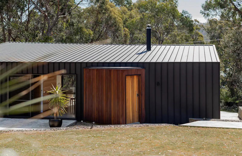 Three Capes Cabin, Tasmania, Australia Blindingly beautiful metal homes, Bellbrae House, Victoria, Australia, Galvalum-wrapped home, California, USA, Joshua Tree Folly, California, USA, Tin House, London, UK, Cliff House, Granada, Spain, Copper house, Sibiu, Romania, Balancing Barn, Suffolk, UK, Three Capes Cabin, Tasmania, Australia