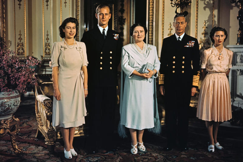Why did Queen Elizabeth’s father become king?, Elizabeth’s father prioritized preparing her for the throne, King George VI’s family was close and supportive, Queen Elizabeth’s father taught Elizabeth humility, King George VI’s coronation was a teaching moment for Elizabeth, George refocused Elizabeth’s studies to prepare her to reign, Queen Elizabeth’s father instilled in her a sense of duty, Elizabeth modeled her father’s sense of duty, George involved Elizabeth in royal duties abroad, Queen Elizabeth’s father also helped prepare the public, King George VI made Queen Elizabeth his royal proxy, How did King George VI pass away?, About the expert