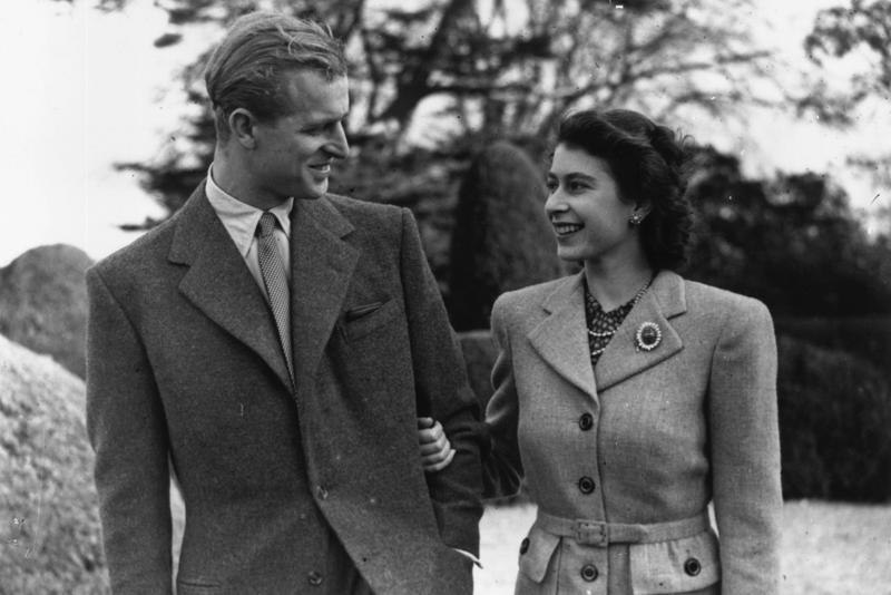 Why did Queen Elizabeth’s father become king?, Elizabeth’s father prioritized preparing her for the throne, King George VI’s family was close and supportive, Queen Elizabeth’s father taught Elizabeth humility, King George VI’s coronation was a teaching moment for Elizabeth, George refocused Elizabeth’s studies to prepare her to reign, Queen Elizabeth’s father instilled in her a sense of duty, Elizabeth modeled her father’s sense of duty, George involved Elizabeth in royal duties abroad, Queen Elizabeth’s father also helped prepare the public, King George VI made Queen Elizabeth his royal proxy, How did King George VI pass away?, About the expert