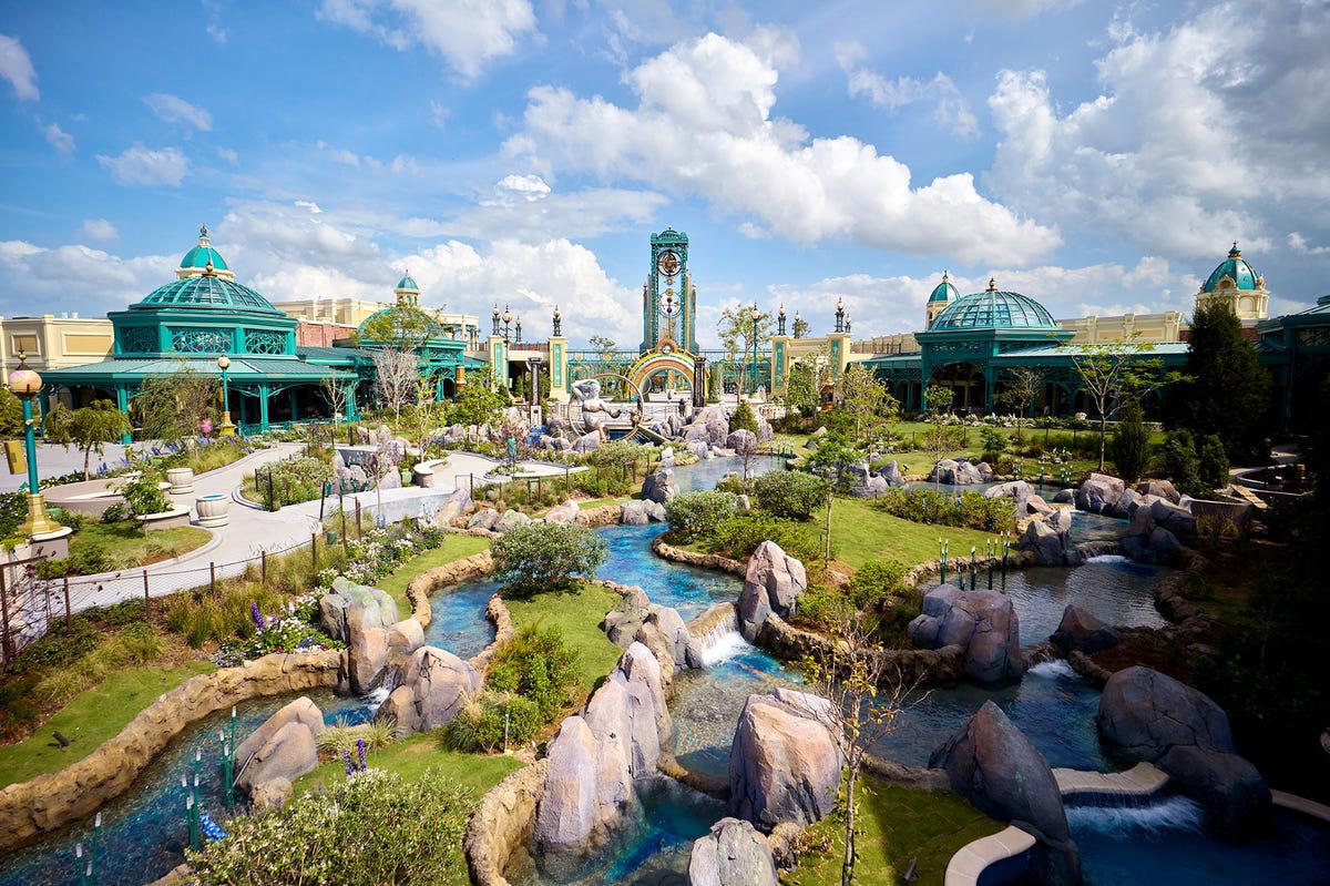 Super Nintendo World, The Wizarding World of Harry Potter — Ministry of Magic, Dark Universe, How to Train Your Dragon — Isle of Berk, Celestial Park, The Hotels