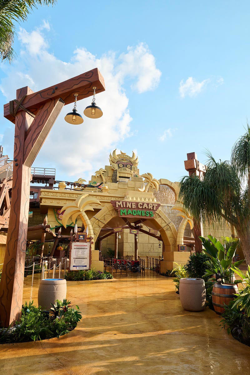 Super Nintendo World, The Wizarding World of Harry Potter — Ministry of Magic, Dark Universe, How to Train Your Dragon — Isle of Berk, Celestial Park, The Hotels