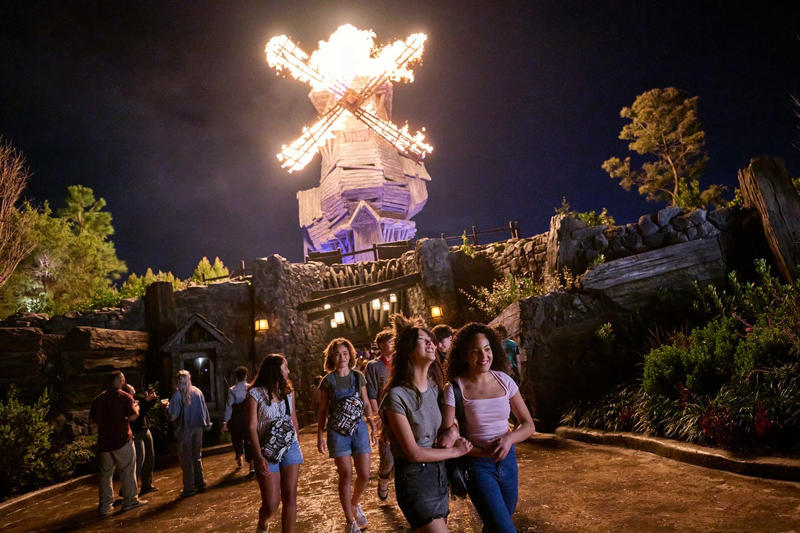 Super Nintendo World, The Wizarding World of Harry Potter — Ministry of Magic, Dark Universe, How to Train Your Dragon — Isle of Berk, Celestial Park, The Hotels