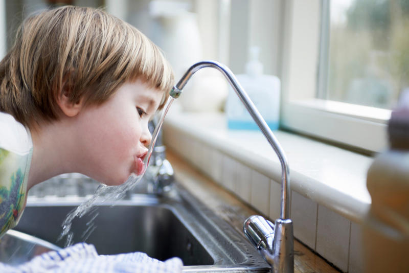 Children (4-8 years): 1.2 litres per day, Teenagers: 1.6 to 1.9 litres for boys and 1.5 litres for girls per day, Adults under 60: 1.6 litres for women and 2 litres for men per day, Adults over 60: 1.6 litres to 2 litres per day,      How to tell if you're dehydrated   , Factors that will impact how much water you require