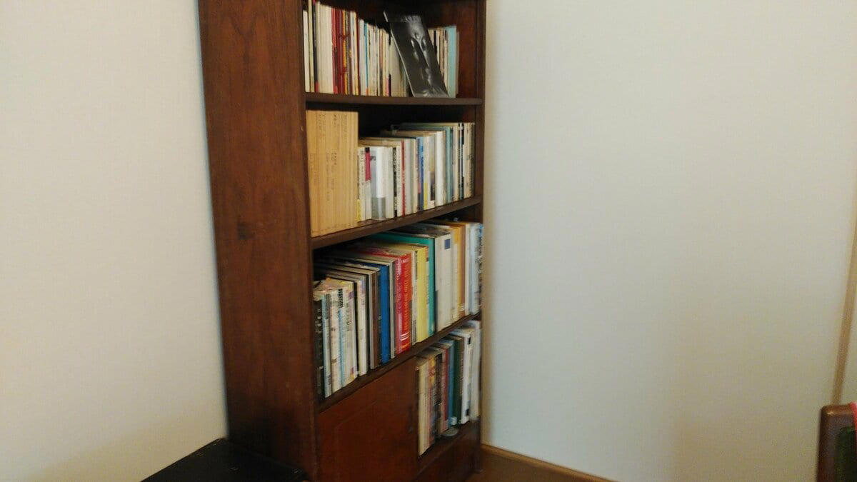 まな板は紙箱。「質素を楽しむ」暮らし, シンプルなおいしさが節約につながっている, ゴミを減らすためにしていること, 新しい家具は買わず、古いもので十分