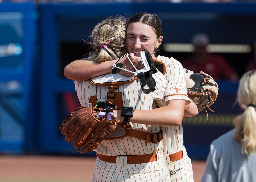 Outstanding softball photos from Texas' first ever WCWS win over Oklahoma