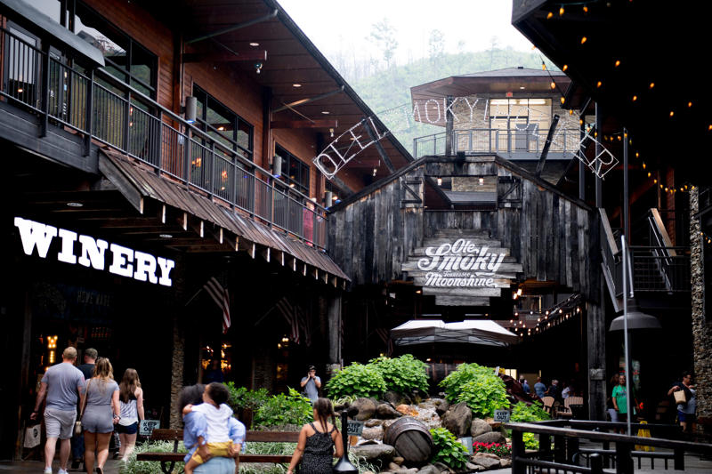 Rainy day things to do in Gatlinburg, Hollywood Star Cars Museum, Ice skating at Ober Mountain, Mysterious Mansion, Ole Smoky Distillery – The Holler, Ripley’s Aquarium of the Smokies, Wild Bear Falls Water Park, Rainy day activities in Pigeon Forge, Alcatraz East Crime Museum, Comedy Barn Theatre, Dinner and a show, Dollywood, The Escape Game, Titanic Museum, Truth Traveler, Other activities in Gatlinburg and Pigeon Forge to consider