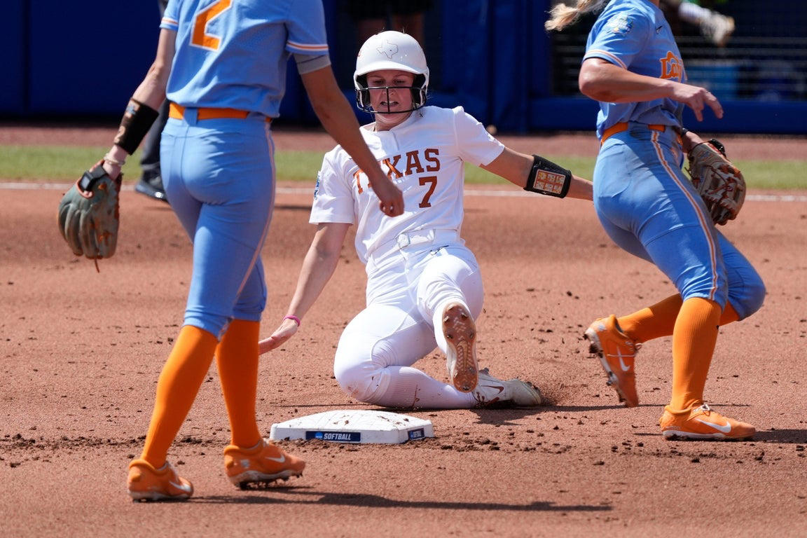 Texas softball shuts out Tennessee to reach WCWS finals: See photos