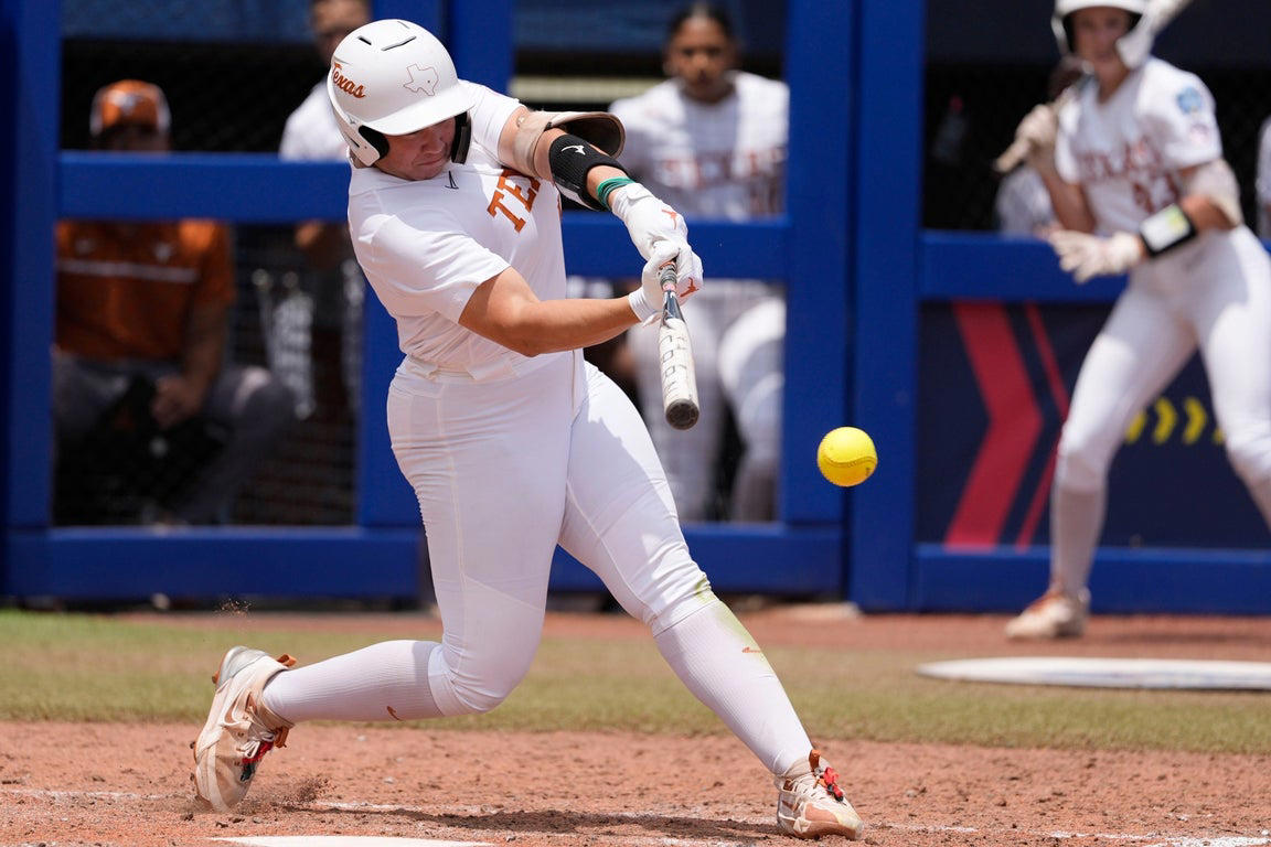 Texas softball shuts out Tennessee to reach WCWS finals: See photos