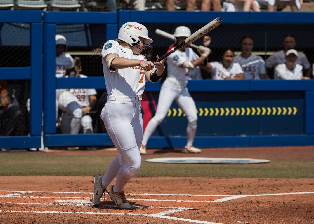Texas softball shuts out Tennessee to reach WCWS finals: See photos