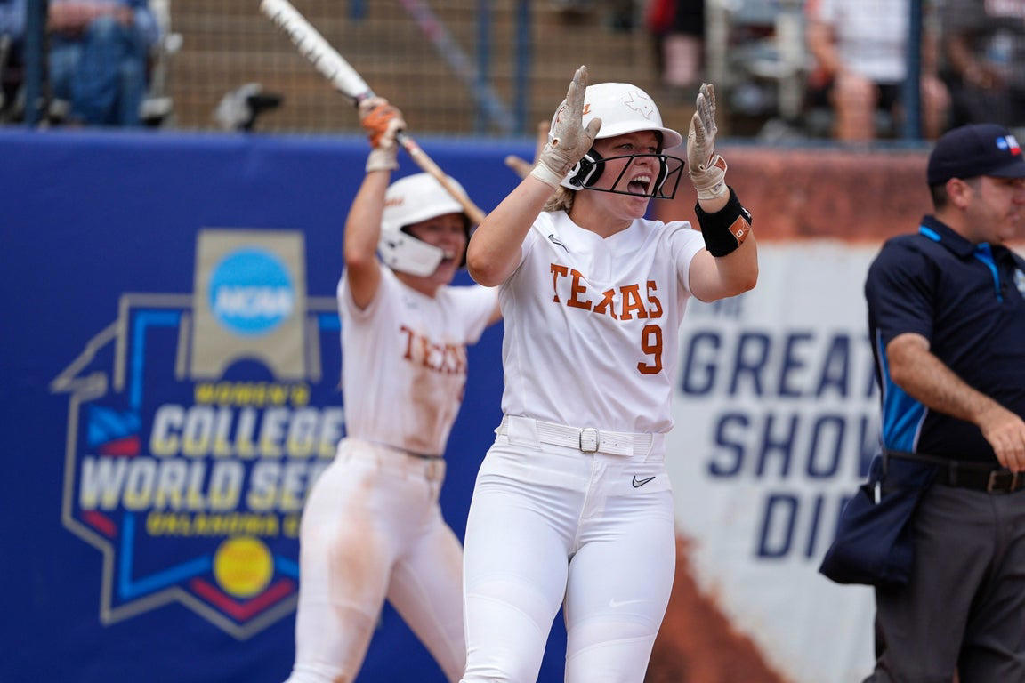 Texas softball shuts out Tennessee to reach WCWS finals: See photos