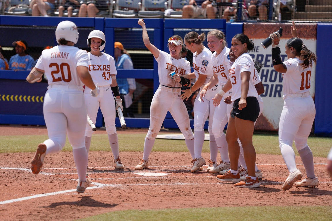 Texas softball shuts out Tennessee to reach WCWS finals: See photos