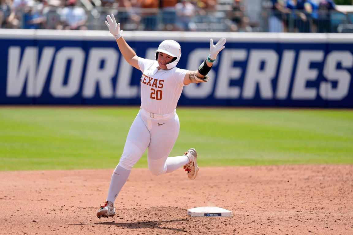 Texas softball shuts out Tennessee to reach WCWS finals: See photos