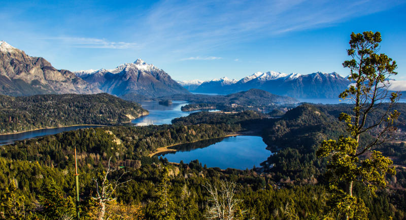 15. Colombia – 3,250 lakes, 14. Switzerland – 7,000 lakes, 13. Belarus – 11,000 lakes, 12. Australia – 11,400 lakes, 11. Peru – 12,000 lakes, 10. Kazakhstan – 12,400 lakes, 9. Argentina – 13,600 lakes, 8. Norway – 20,000 lakes, 6. Sweden – 22,600 lakes, 5. China – 23,800 lakes, 4. United States – 102,500 lakes, 3. Finland – 188,000 lakes, 2. Russia – 201,200 lakes, 1. Canada – 879,800 lakes