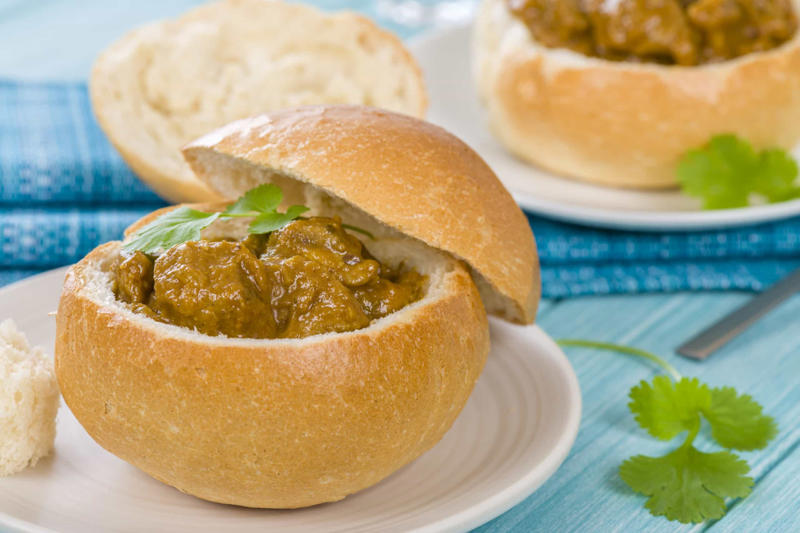 Bunny chow Currywurst, Bungeo-ppang, Bunny chow, Aloo chaat, Banana cue, Khachapuri, Takoyaki, Mango sticky rice, Fish and chips, Chapli kebabs, Anticucho, Shawarma, Stinky tofu, Vada pav, Pani câ mèusa, Tanghulu