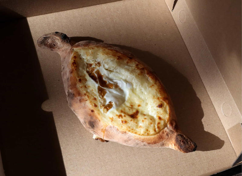 Khachapuri Currywurst, Bungeo-ppang, Bunny chow, Aloo chaat, Banana cue, Khachapuri, Takoyaki, Mango sticky rice, Fish and chips, Chapli kebabs, Anticucho, Shawarma, Stinky tofu, Vada pav, Pani câ mèusa, Tanghulu