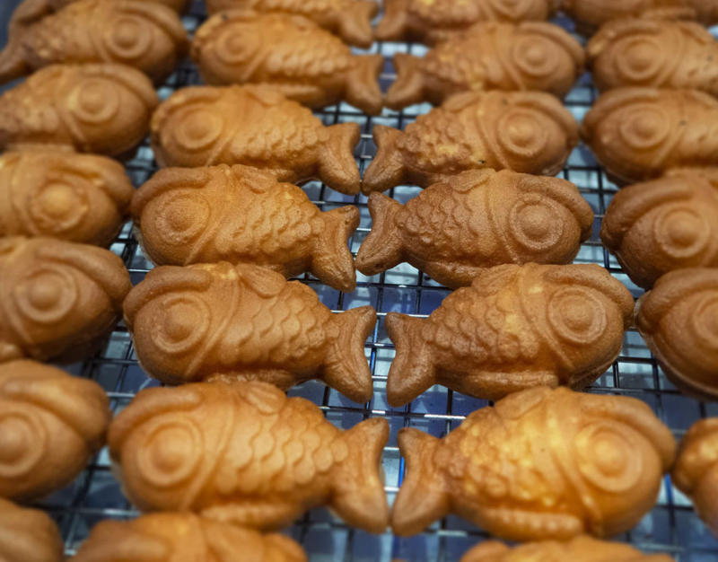 Bungeo-ppang Currywurst, Bungeo-ppang, Bunny chow, Aloo chaat, Banana cue, Khachapuri, Takoyaki, Mango sticky rice, Fish and chips, Chapli kebabs, Anticucho, Shawarma, Stinky tofu, Vada pav, Pani câ mèusa, Tanghulu