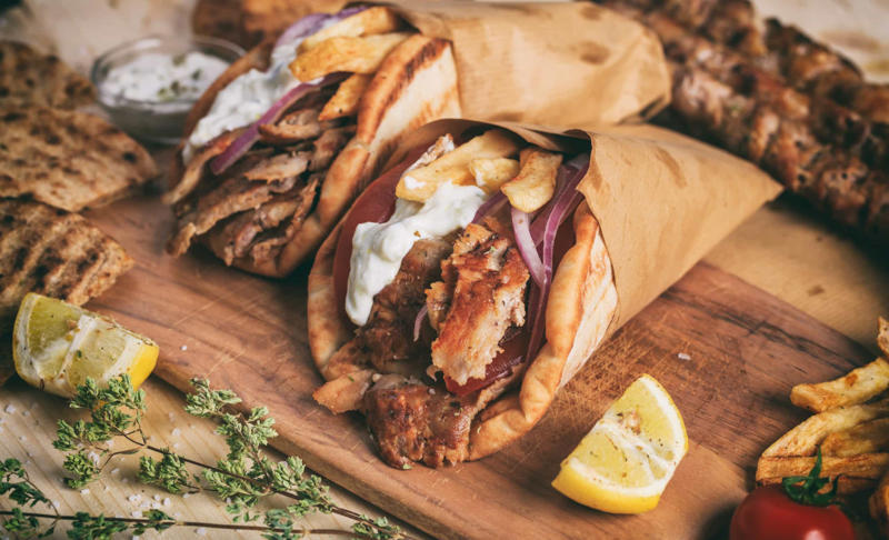 Gyro Currywurst, Bungeo-ppang, Bunny chow, Aloo chaat, Banana cue, Khachapuri, Takoyaki, Mango sticky rice, Fish and chips, Chapli kebabs, Anticucho, Shawarma, Stinky tofu, Vada pav, Pani câ mèusa, Tanghulu